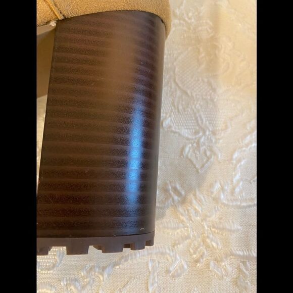 🛍Women’s Wild Diva shoes  Tan  Chunky Heels Sizes:  8.5 💥 - Picture 5 of 6